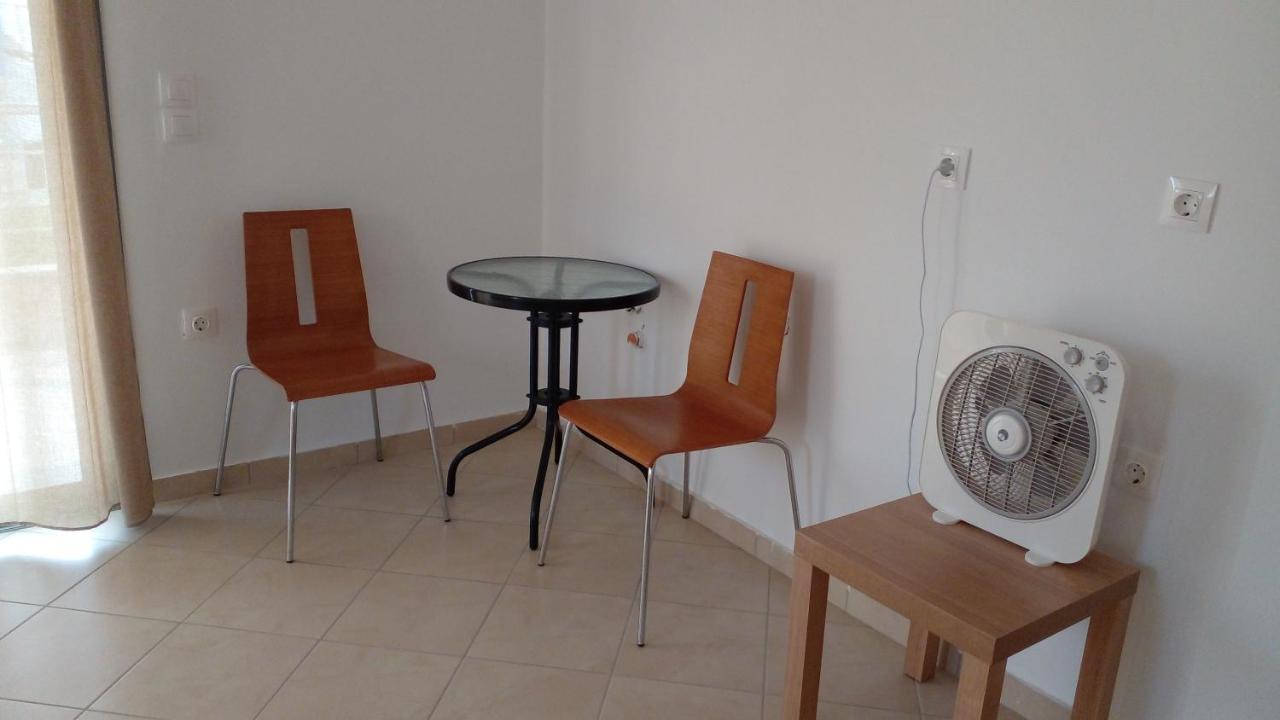 Tasos Rooms Himare Esterno foto