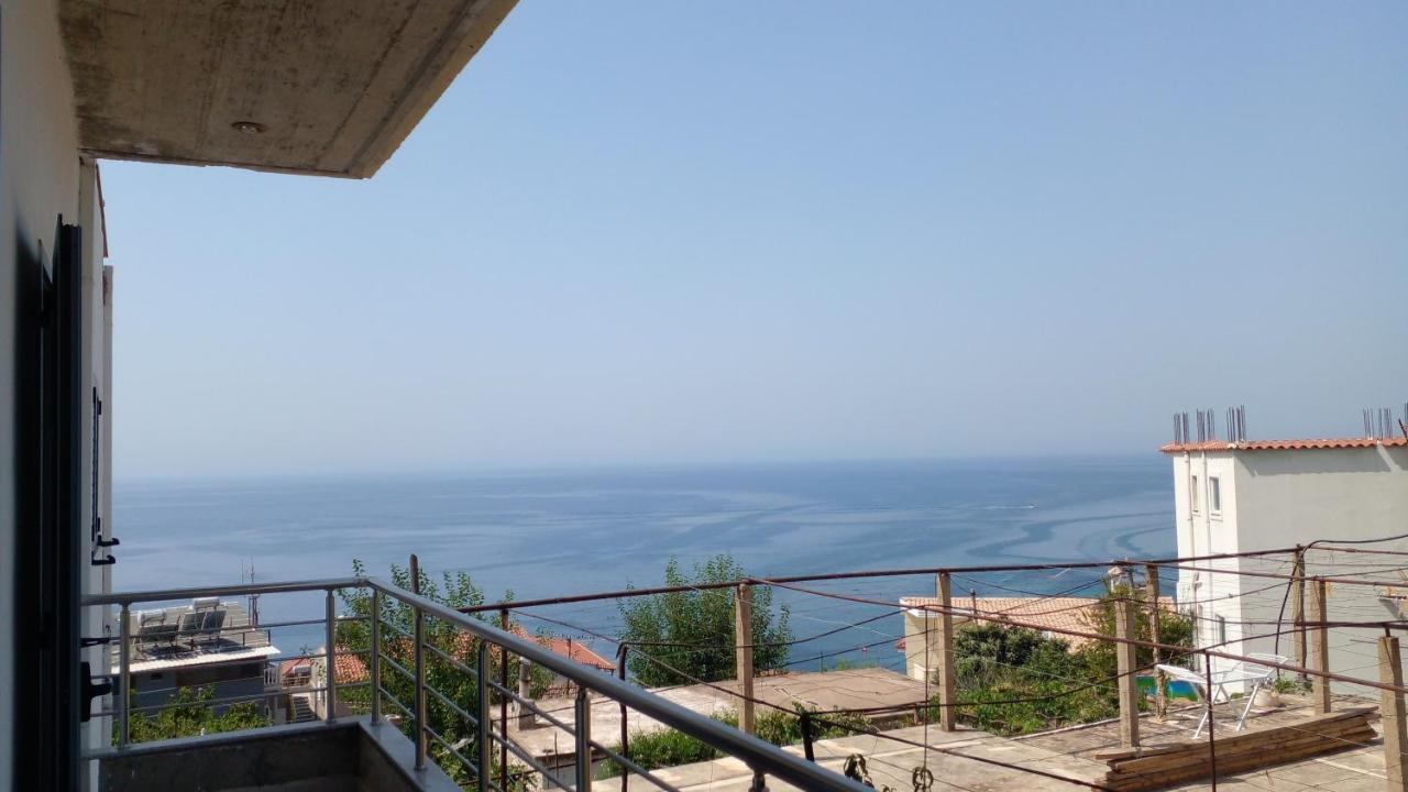 Tasos Rooms Himare Esterno foto