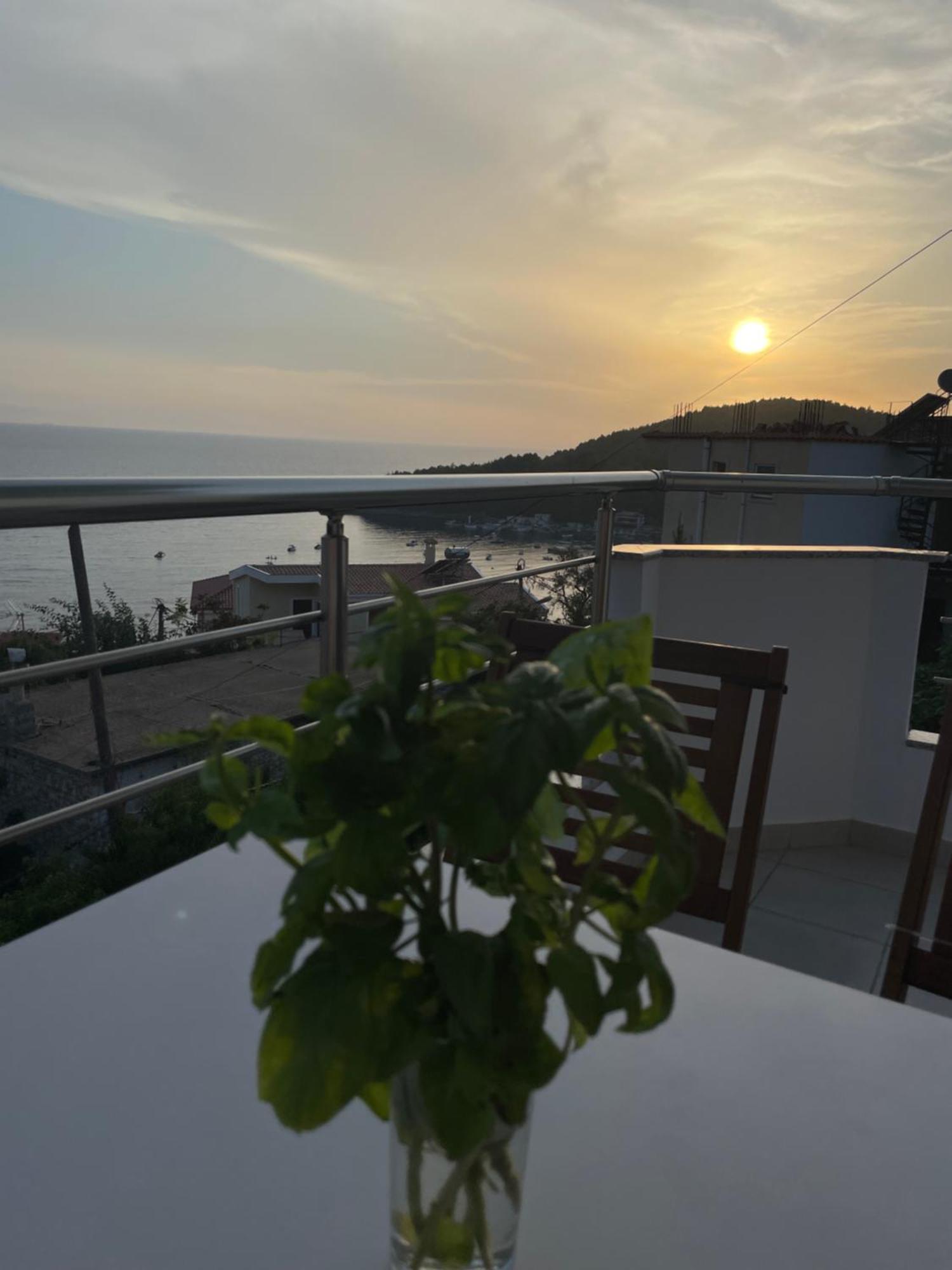 Tasos Rooms Himare Esterno foto