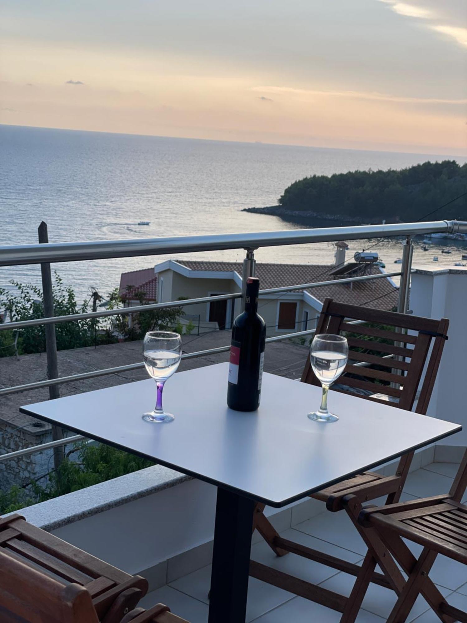 Tasos Rooms Himare Esterno foto