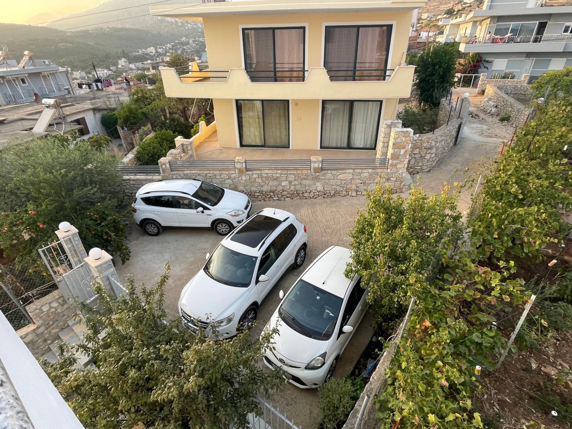 Tasos Rooms Himare Esterno foto