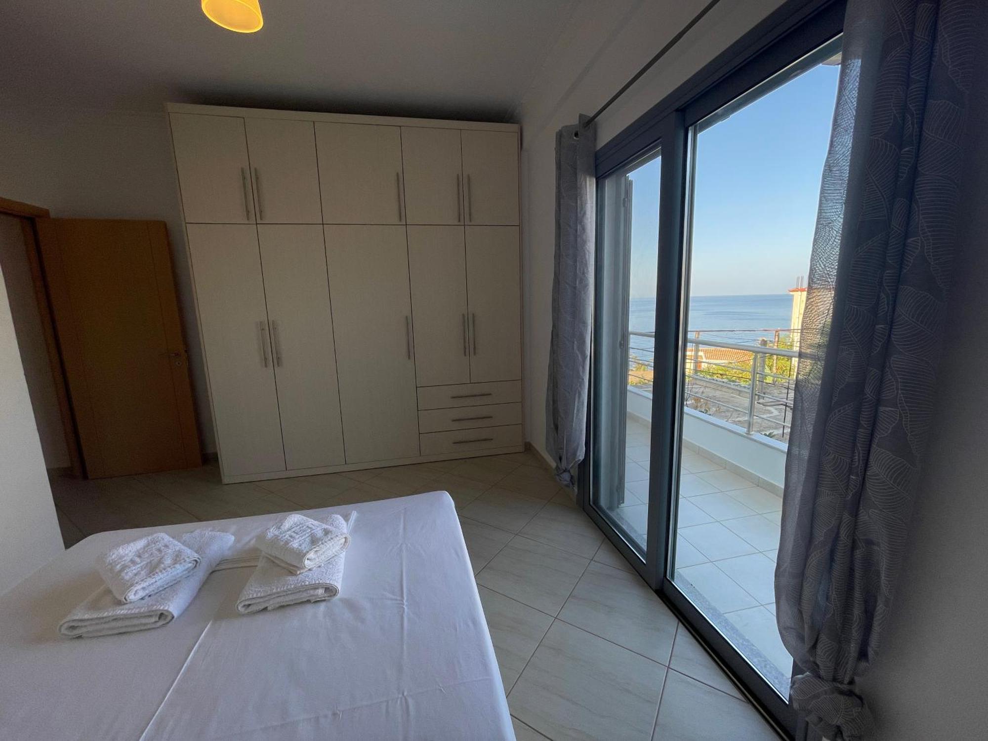 Tasos Rooms Himare Esterno foto