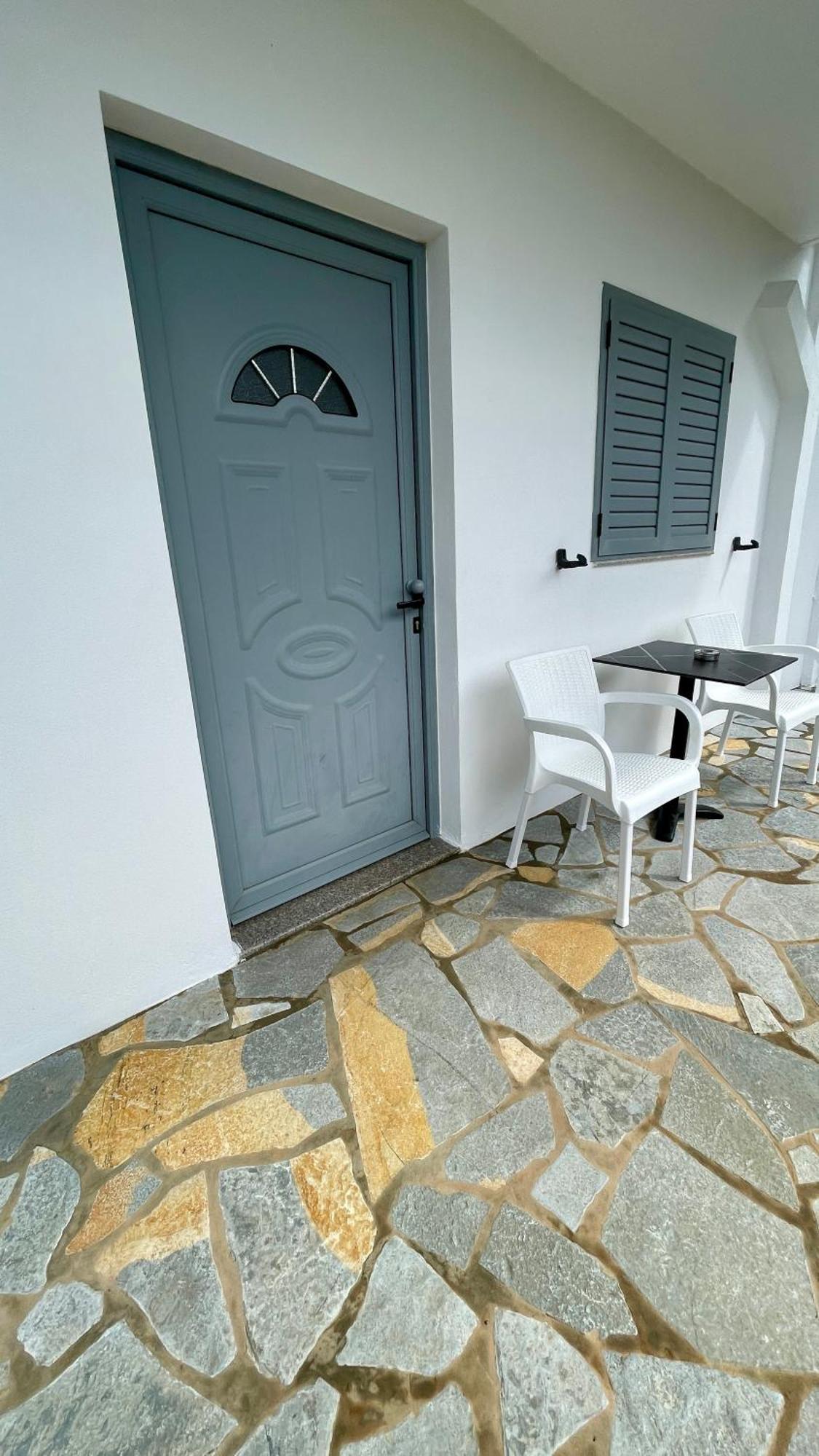 Tasos Rooms Himare Esterno foto