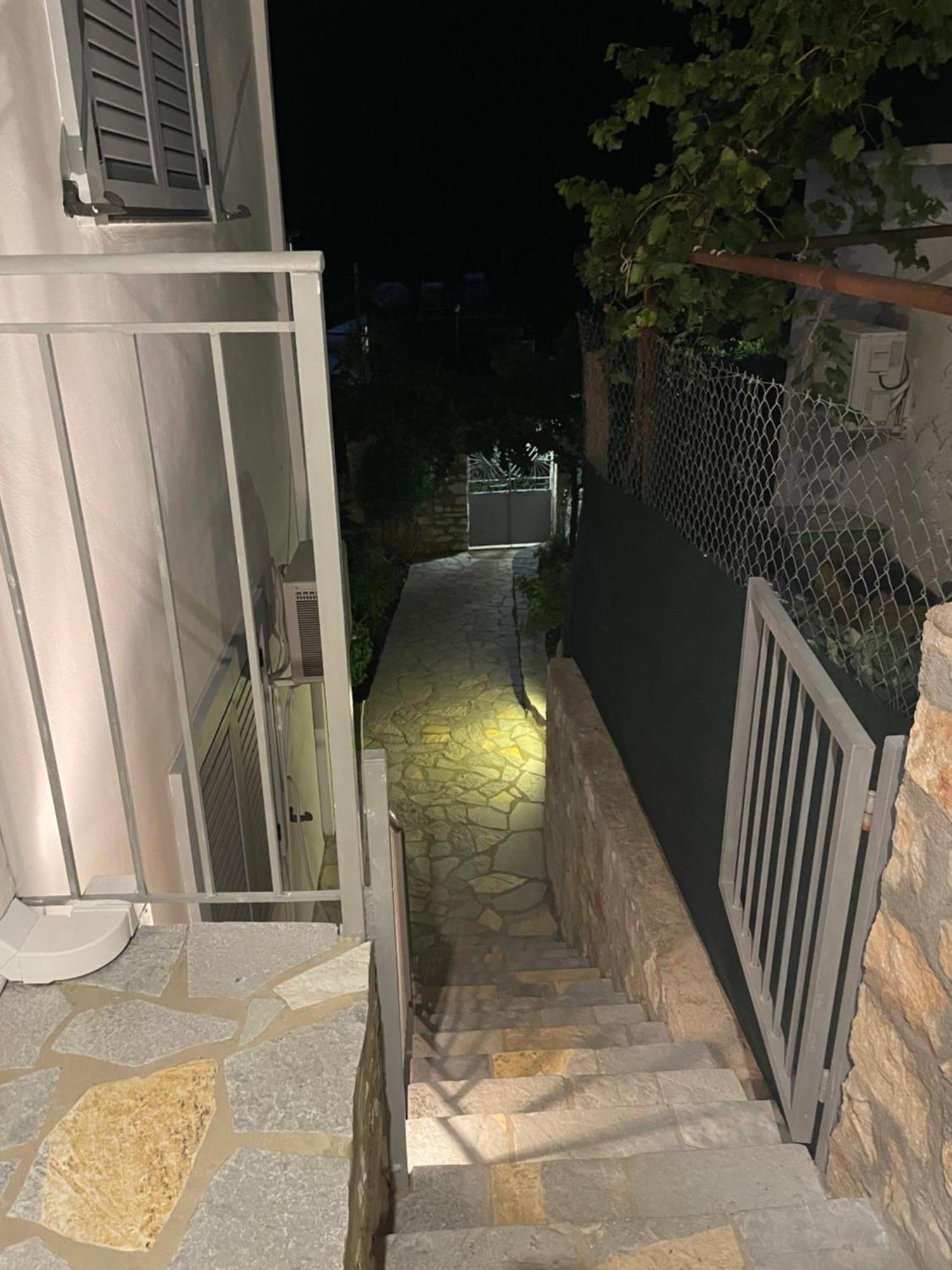 Tasos Rooms Himare Esterno foto
