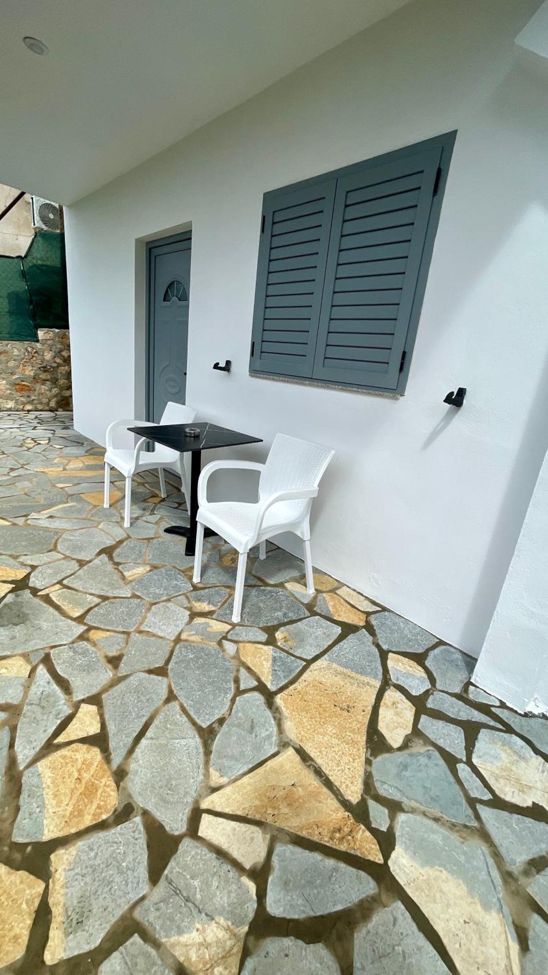 Tasos Rooms Himare Esterno foto