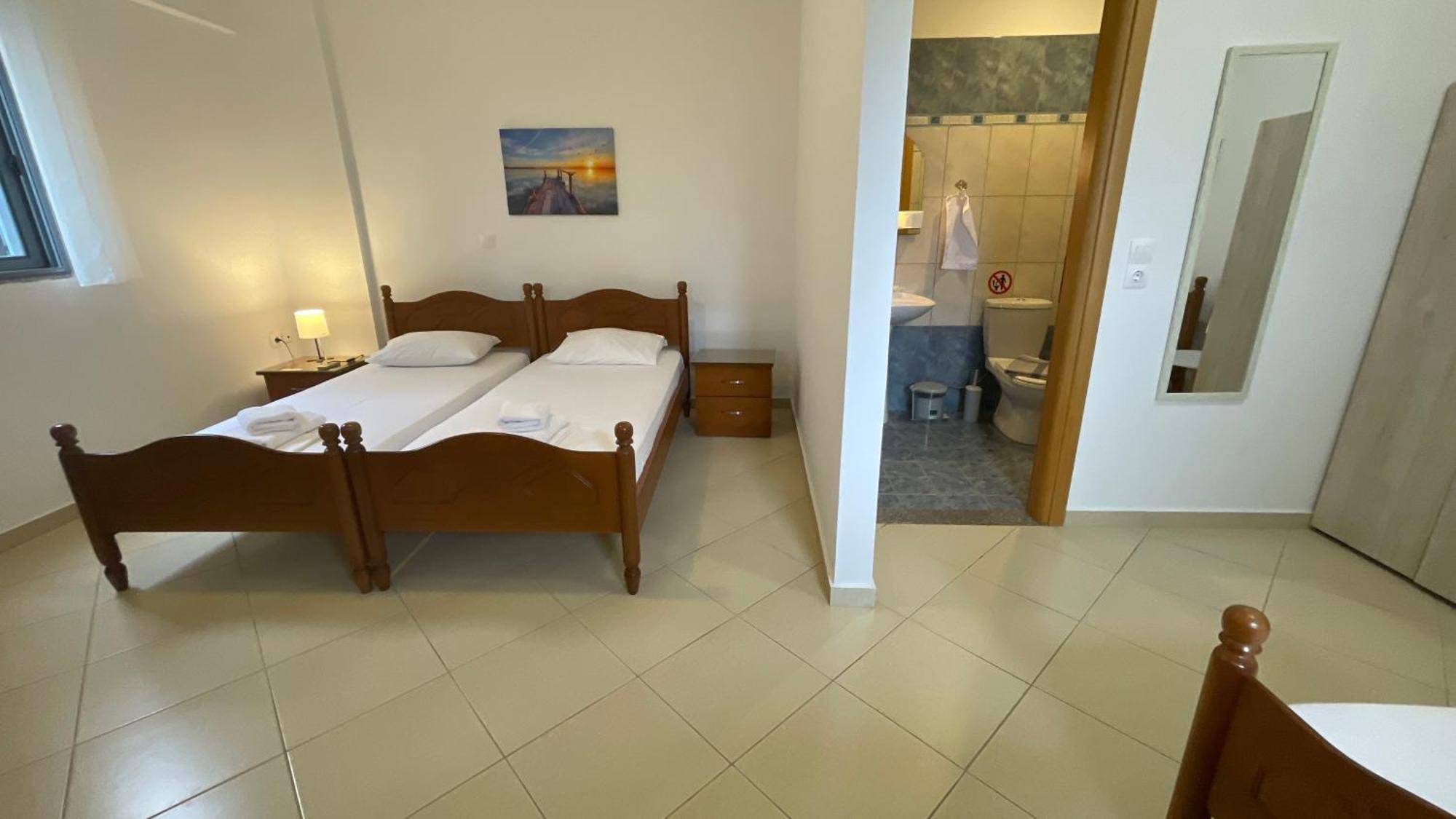 Tasos Rooms Himare Esterno foto