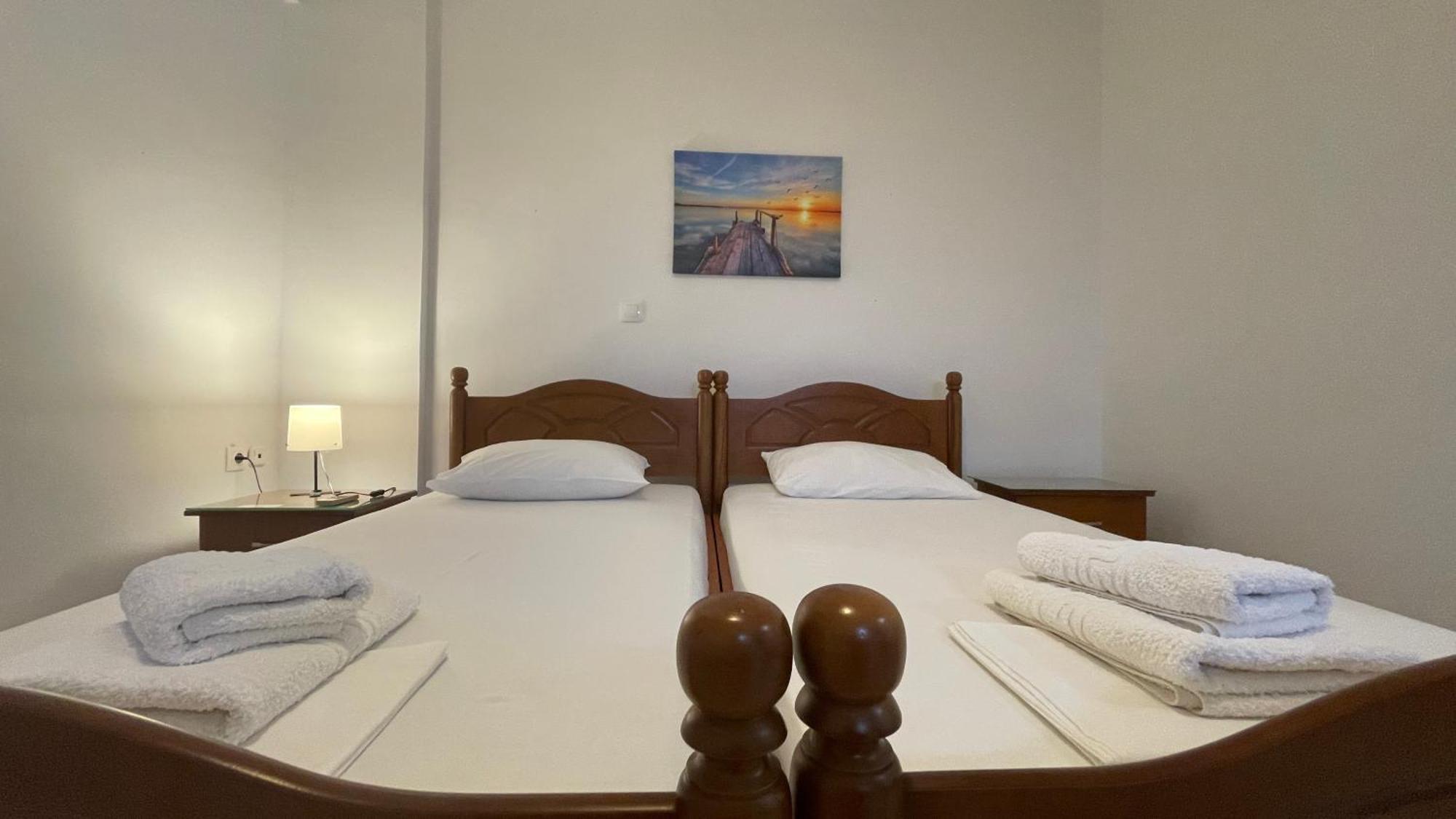 Tasos Rooms Himare Esterno foto