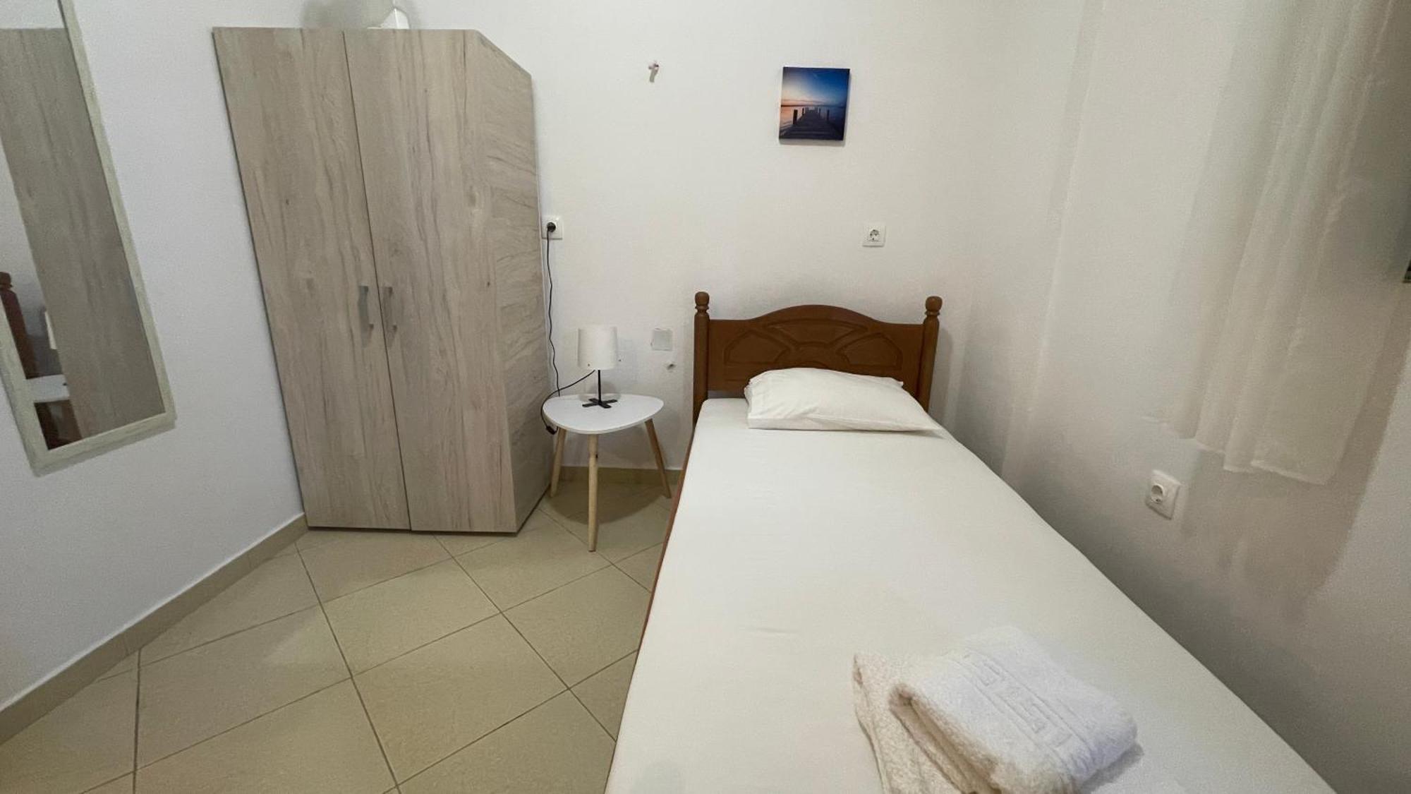 Tasos Rooms Himare Esterno foto