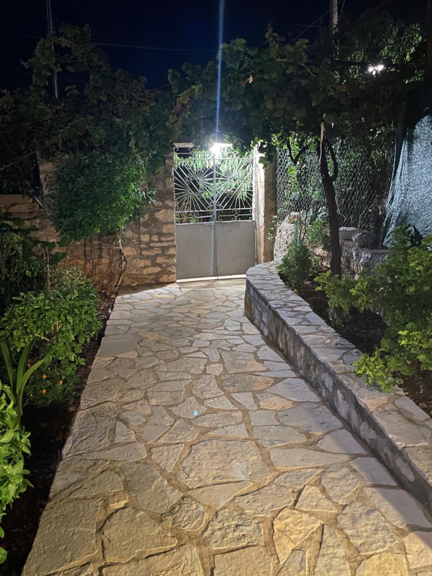 Tasos Rooms Himare Esterno foto