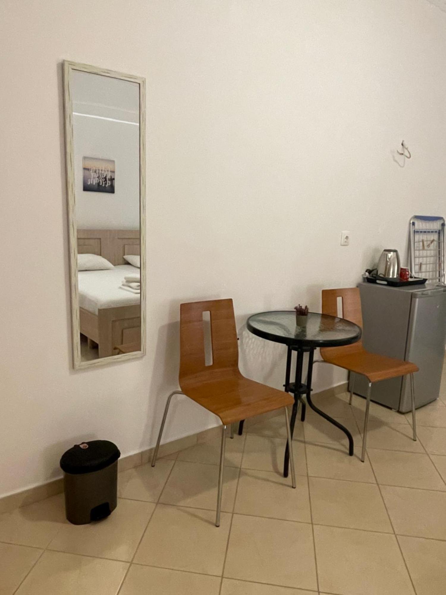 Tasos Rooms Himare Esterno foto