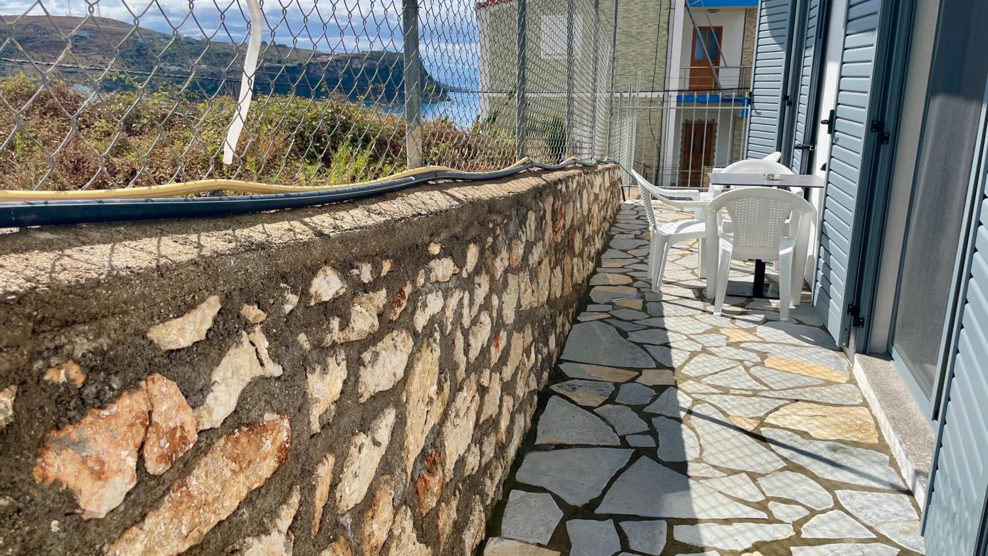 Tasos Rooms Himare Esterno foto