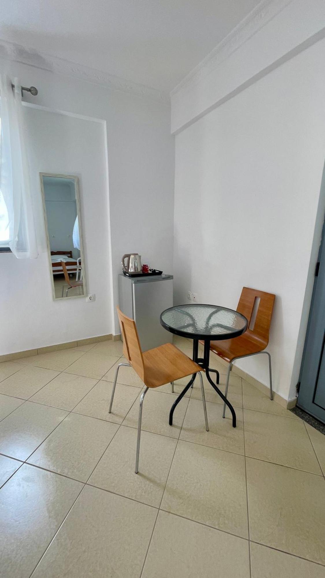 Tasos Rooms Himare Esterno foto