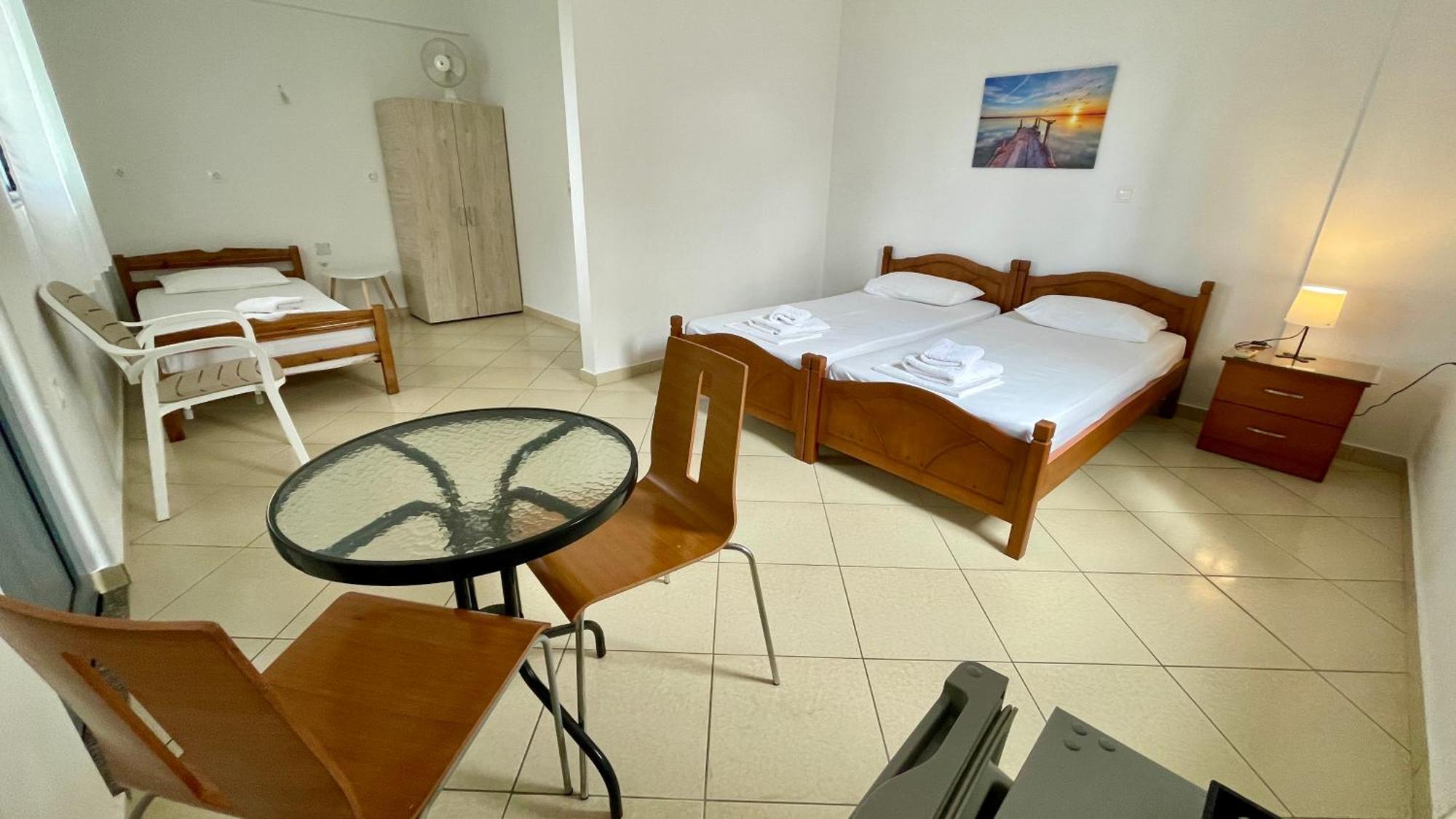 Tasos Rooms Himare Esterno foto