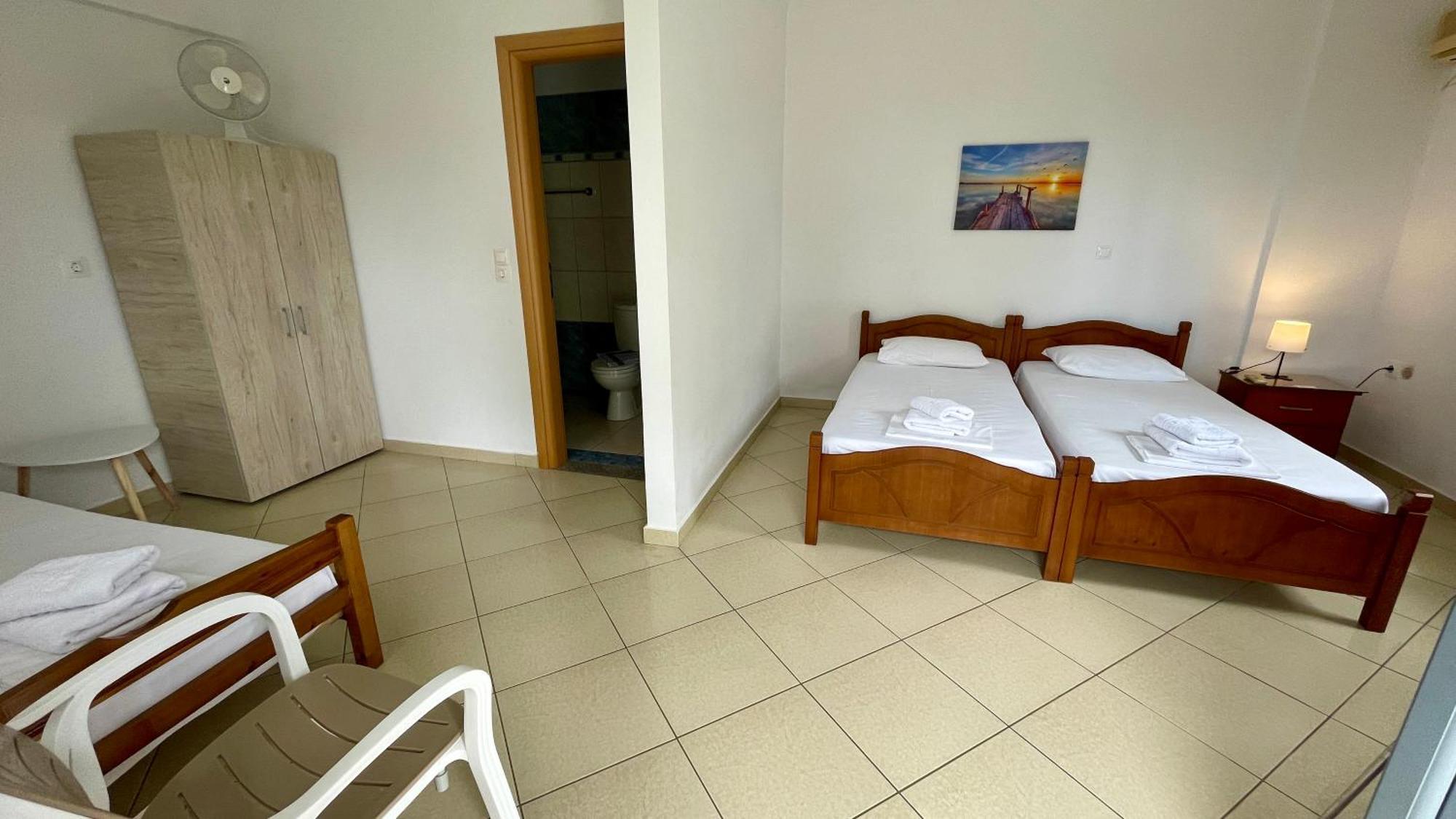 Tasos Rooms Himare Esterno foto