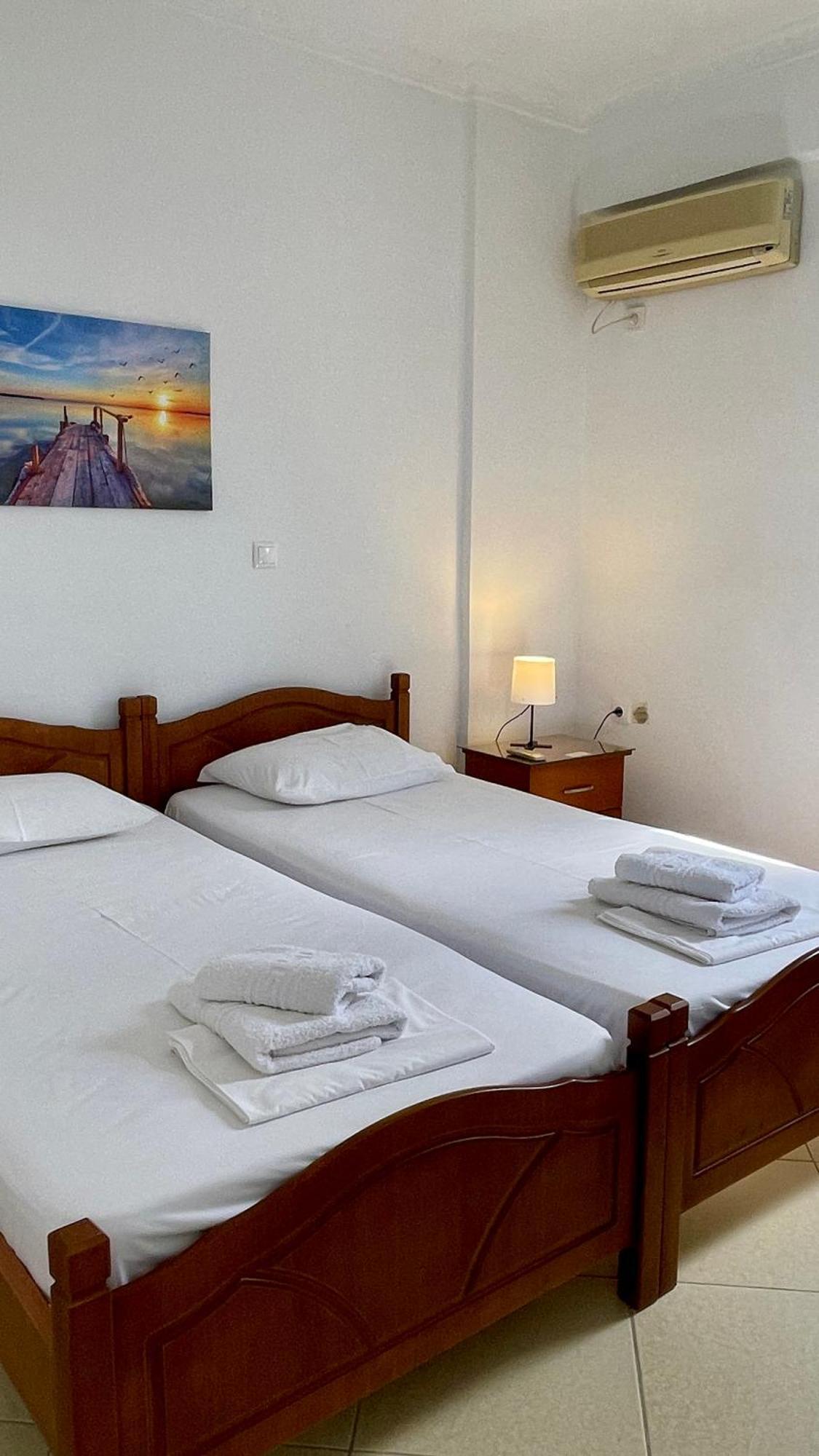 Tasos Rooms Himare Esterno foto