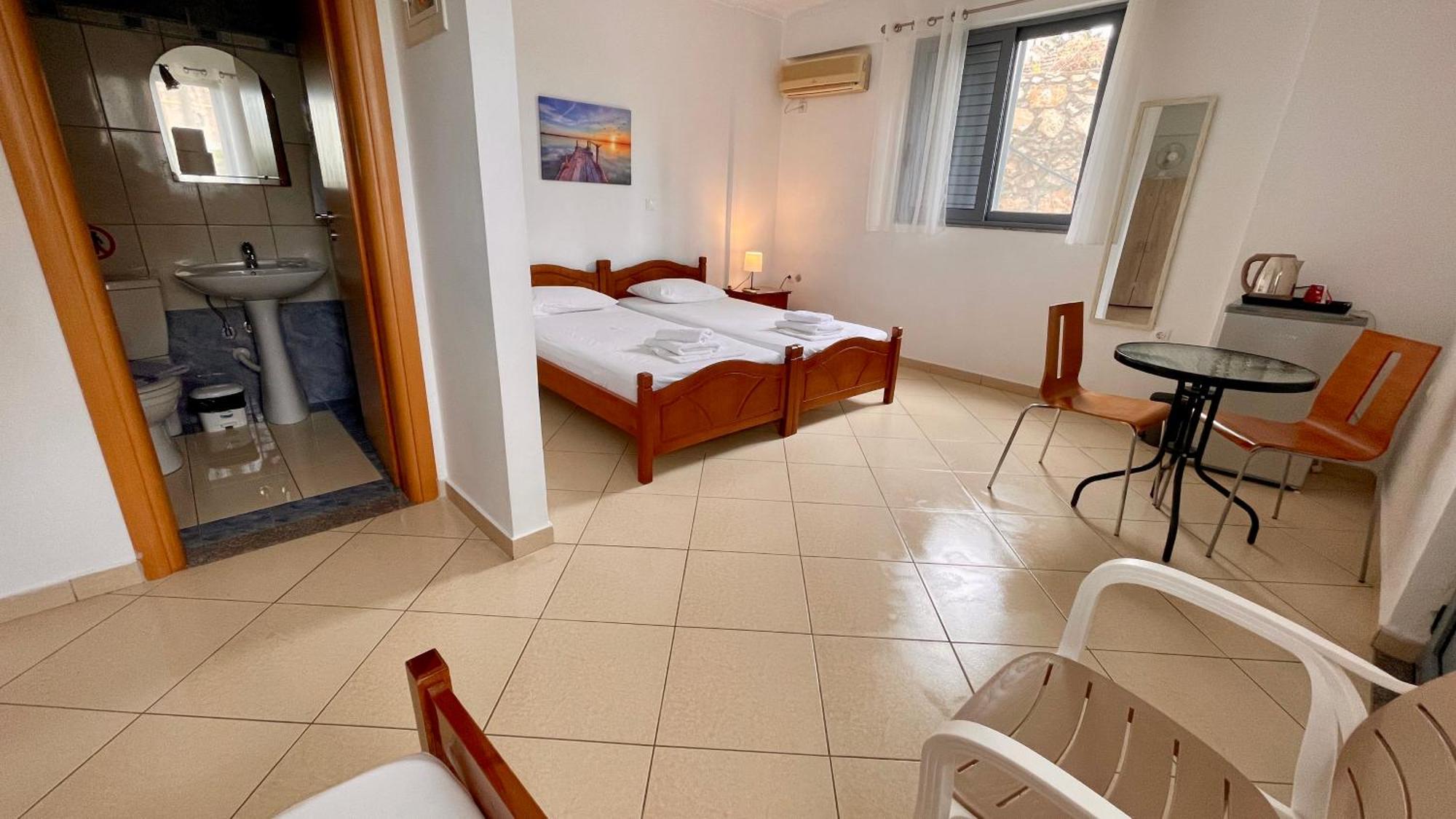 Tasos Rooms Himare Esterno foto