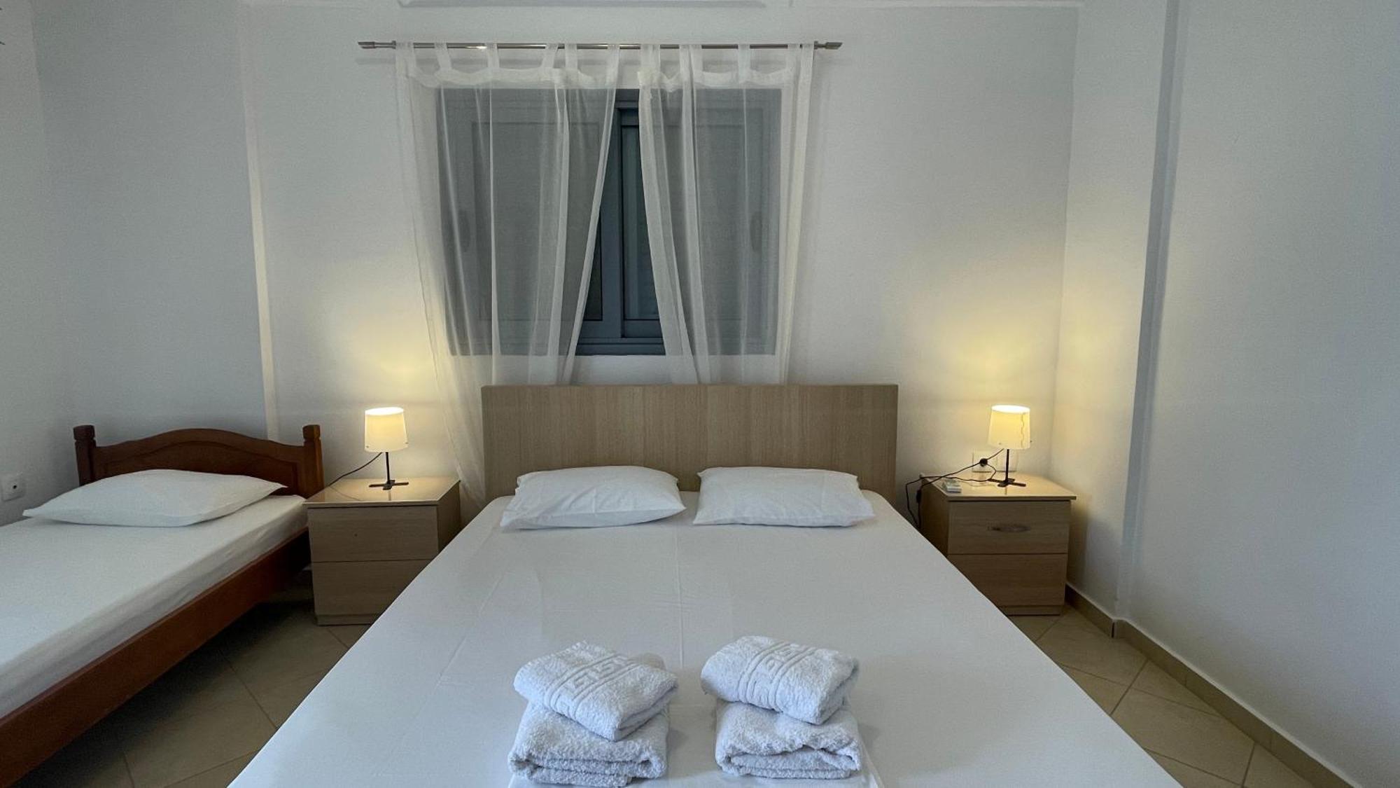 Tasos Rooms Himare Esterno foto