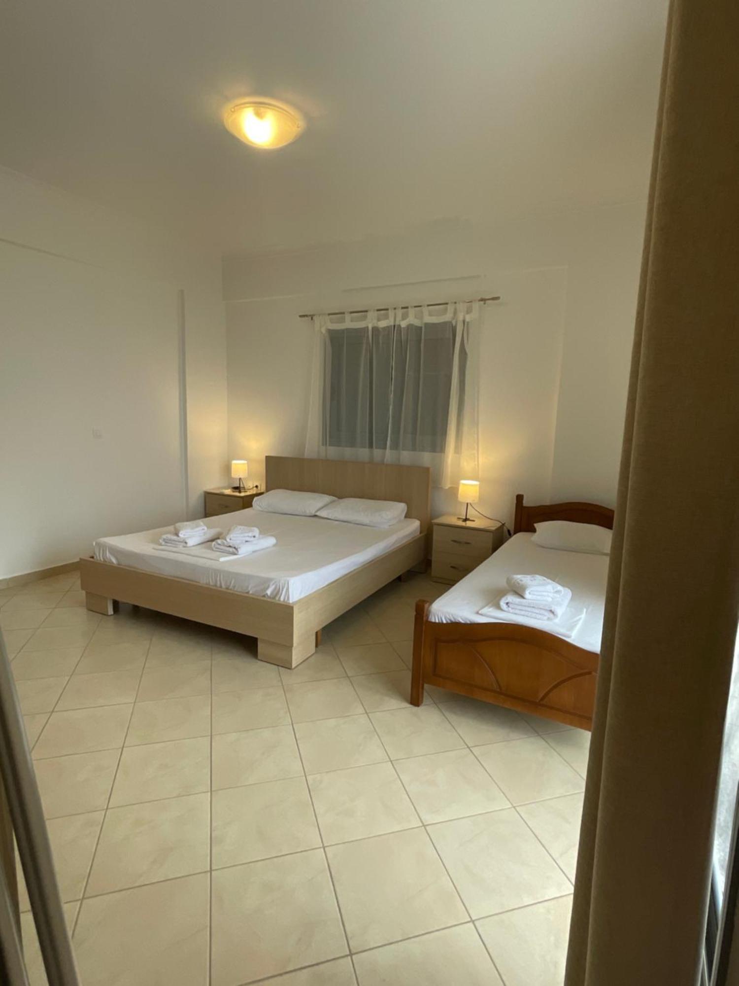 Tasos Rooms Himare Esterno foto